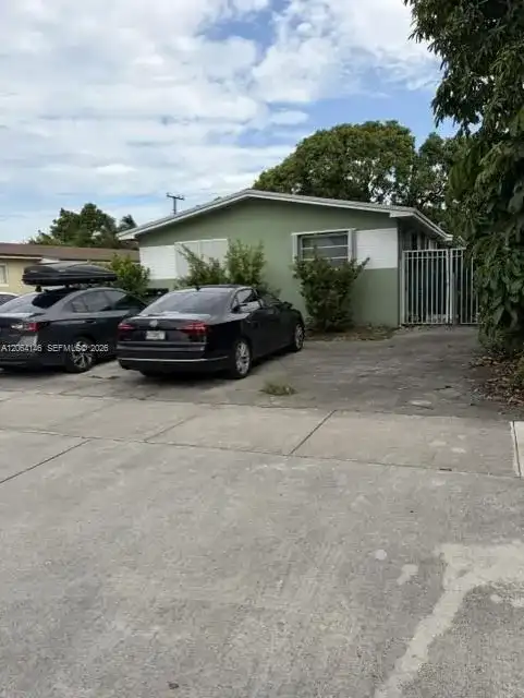 210 E 10th St, Hialeah FL 33010