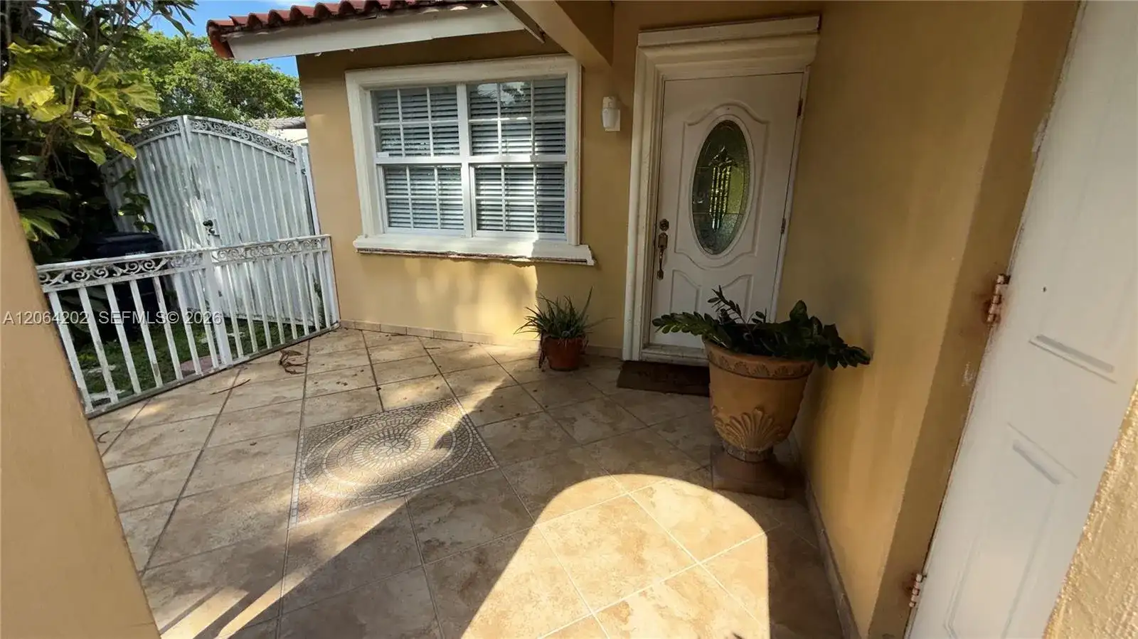 1542 SW 138th Ct, Miami FL 33184 photo 2