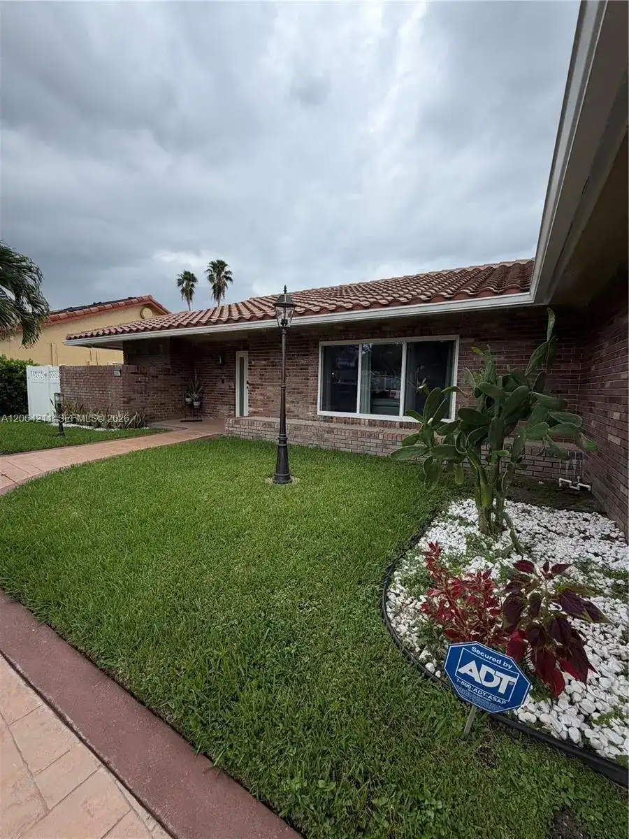 8697 NW 1st St, Coral Springs FL 33071 photo 4