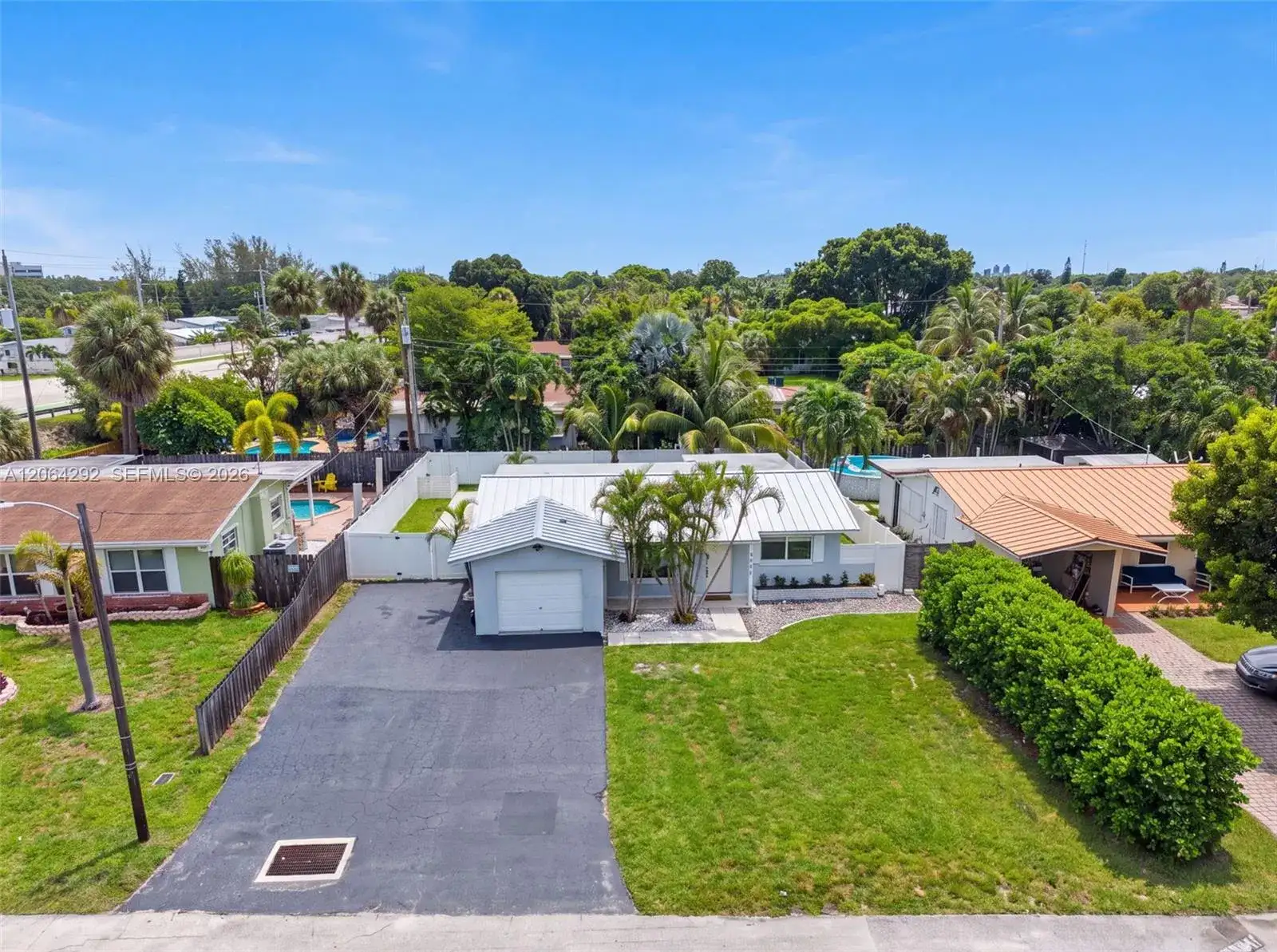 4490 NW 19th Way, Oakland Park FL 33309 photo 4