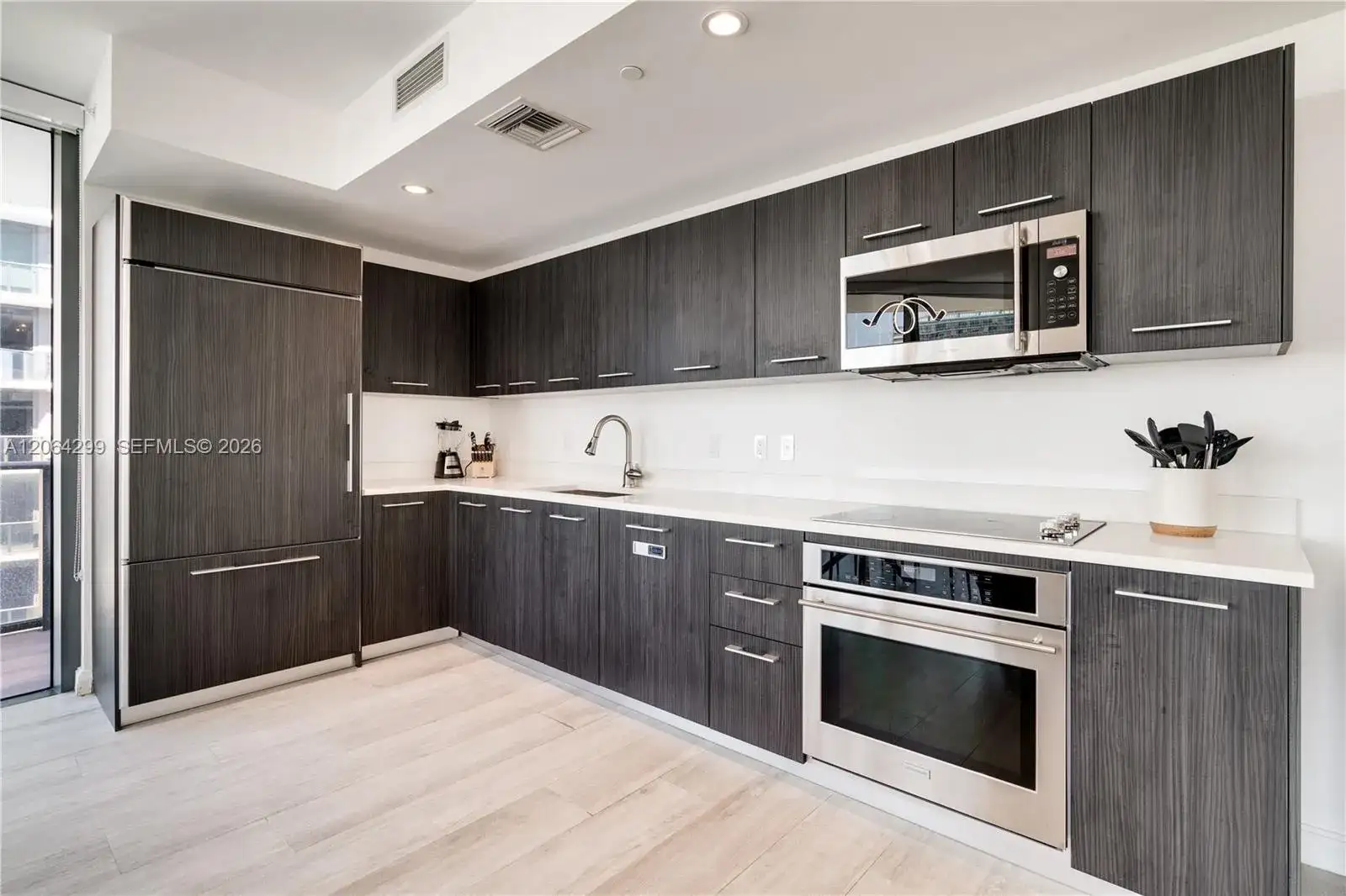 45 SW 9th St # 2306, Miami FL 33130 photo 3