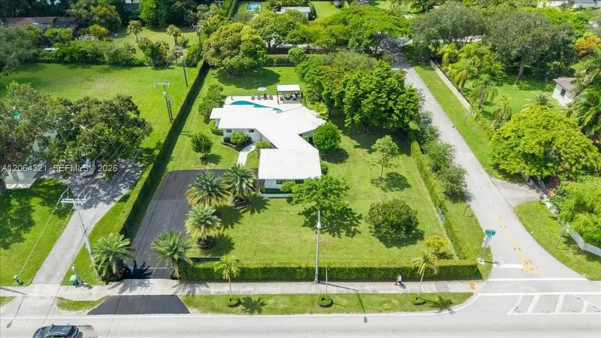 7240 Sunset Dr, Miami FL 33143