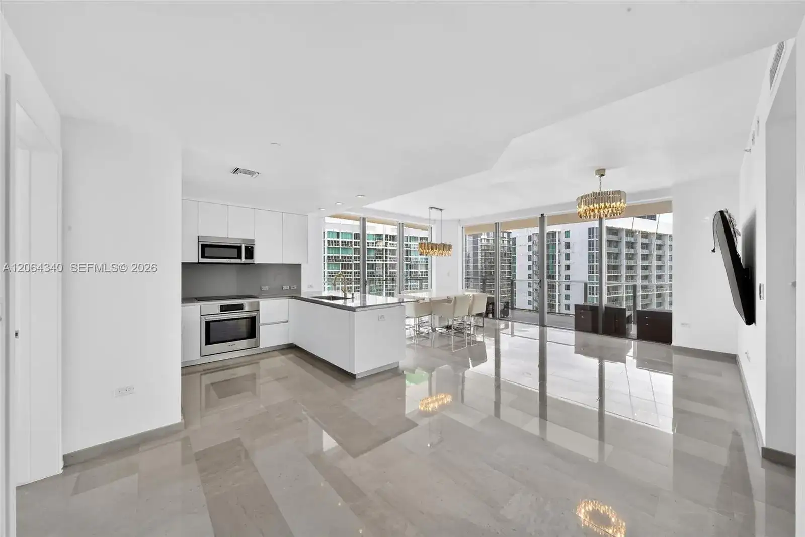 68 SE 6th St # 3311, Miami FL 33131 photo 5