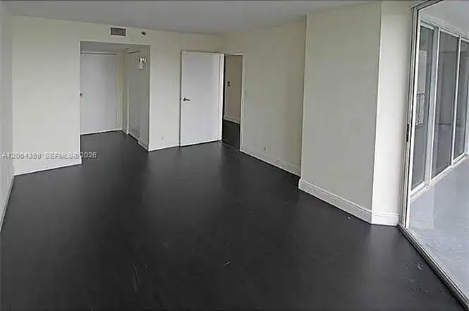 7601 E Treasure Dr # 921, North Bay Village FL 33141 photo 3