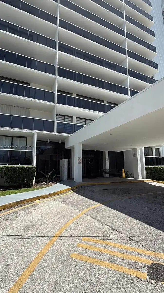3675 N Country Club Dr # 109, Aventura FL 33180 photo 4
