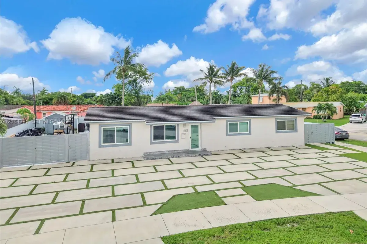 8251 NW 185th St, Hialeah FL 33015