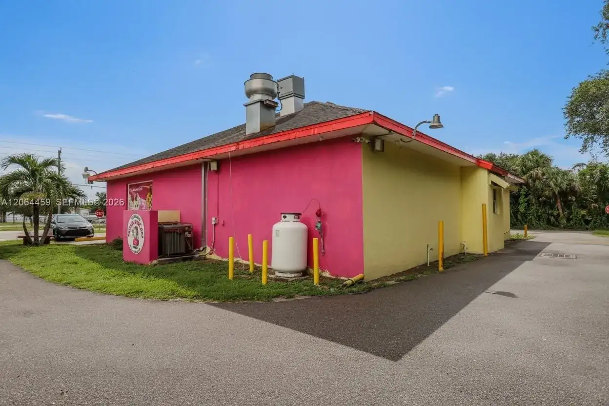 155 W Cowboy way, La Belle FL 33935 photo 4