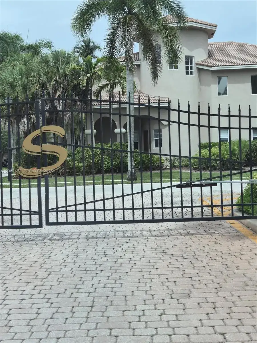 11770 NW 2nd St, Plantation FL 33325