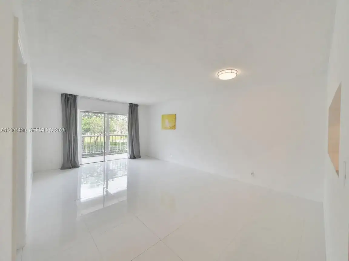 1201 Hillcrest Ct # 205, Hollywood FL 33021 photo 3