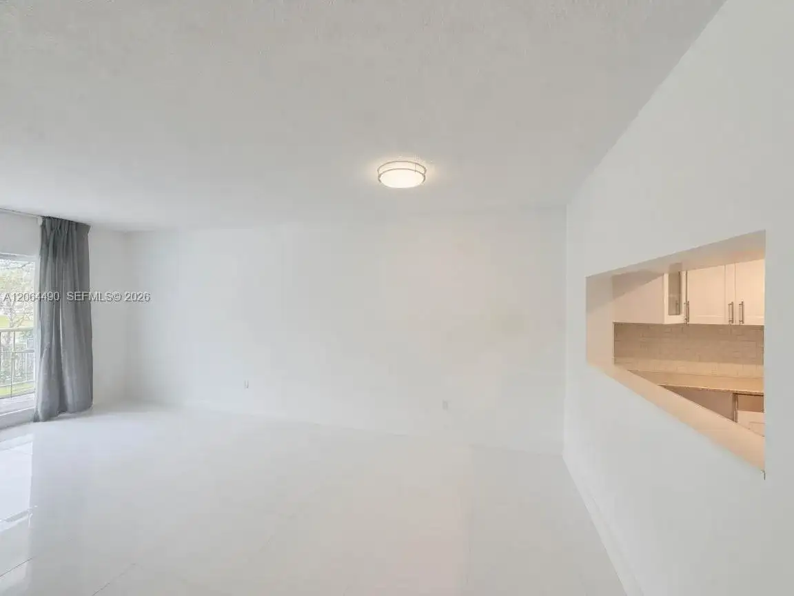 1201 Hillcrest Ct # 205, Hollywood FL 33021 photo 5