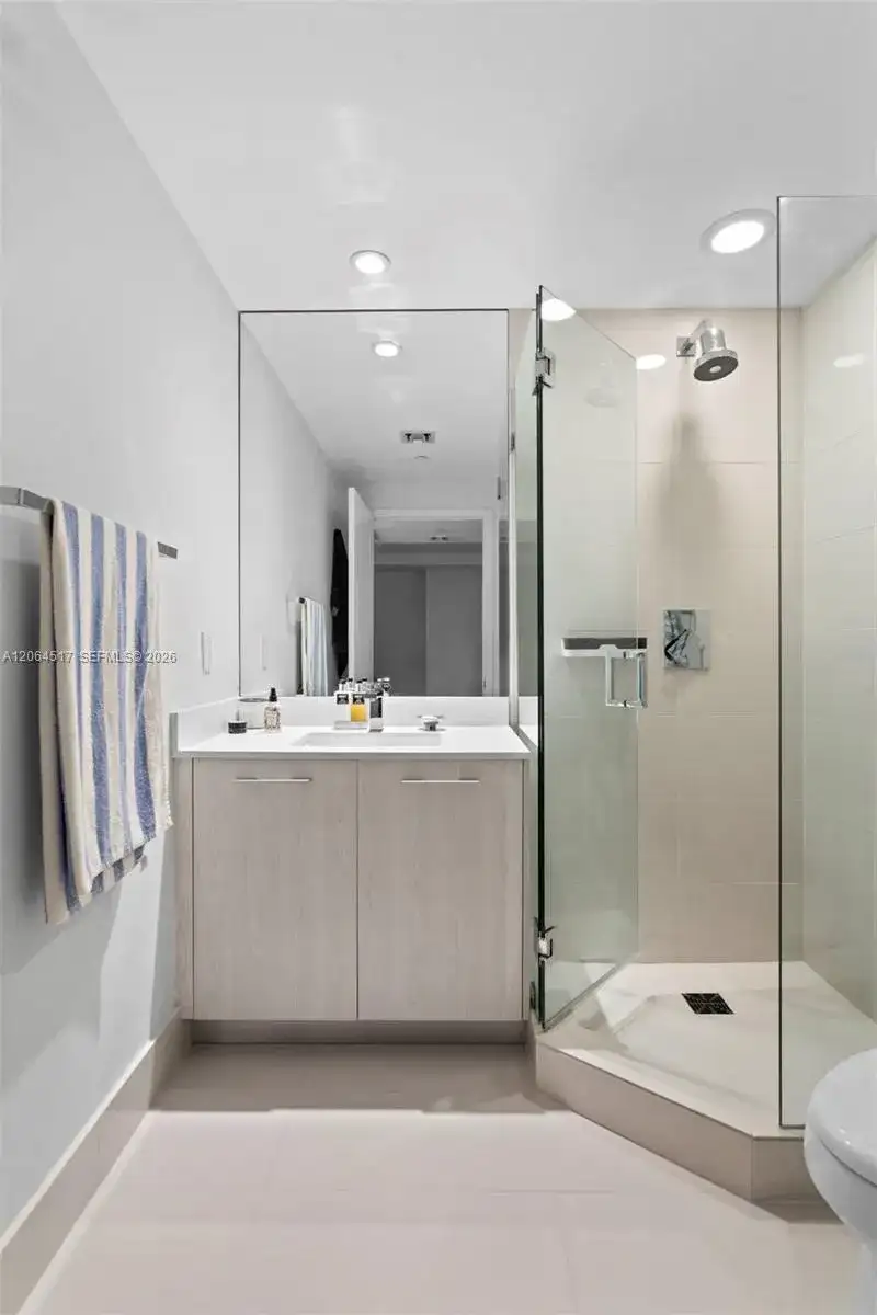 55 SW 9th St # 1105, Miami FL 33130 photo 3