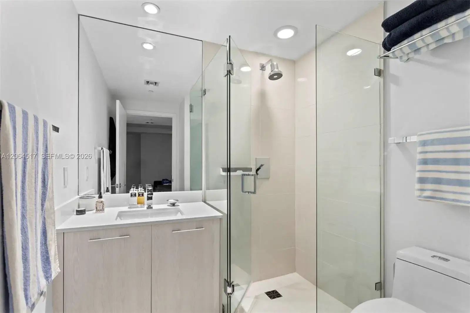 55 SW 9th St # 1105, Miami FL 33130 photo 4