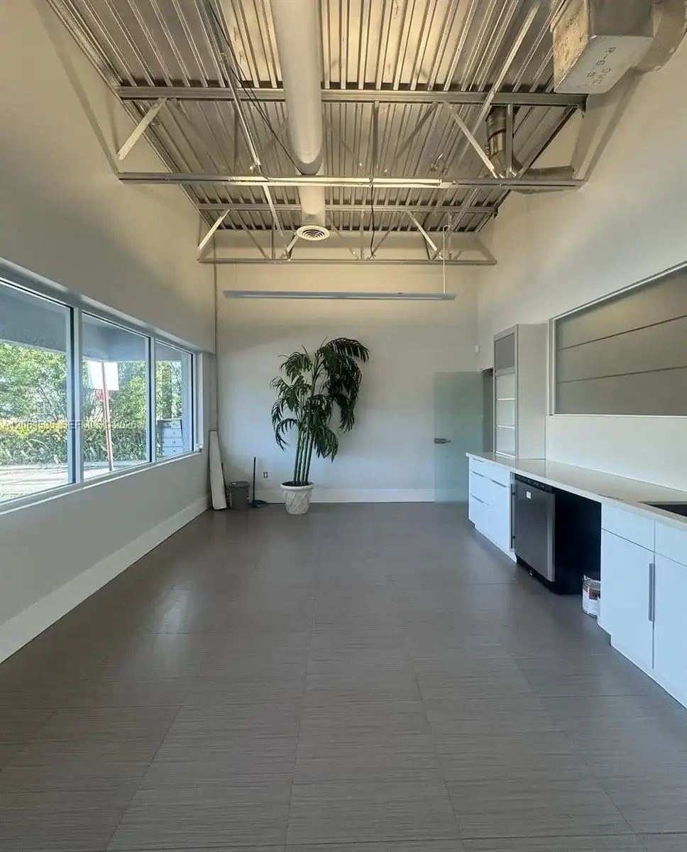 3098 Stirling Rd # 101, Hollywood FL 33021