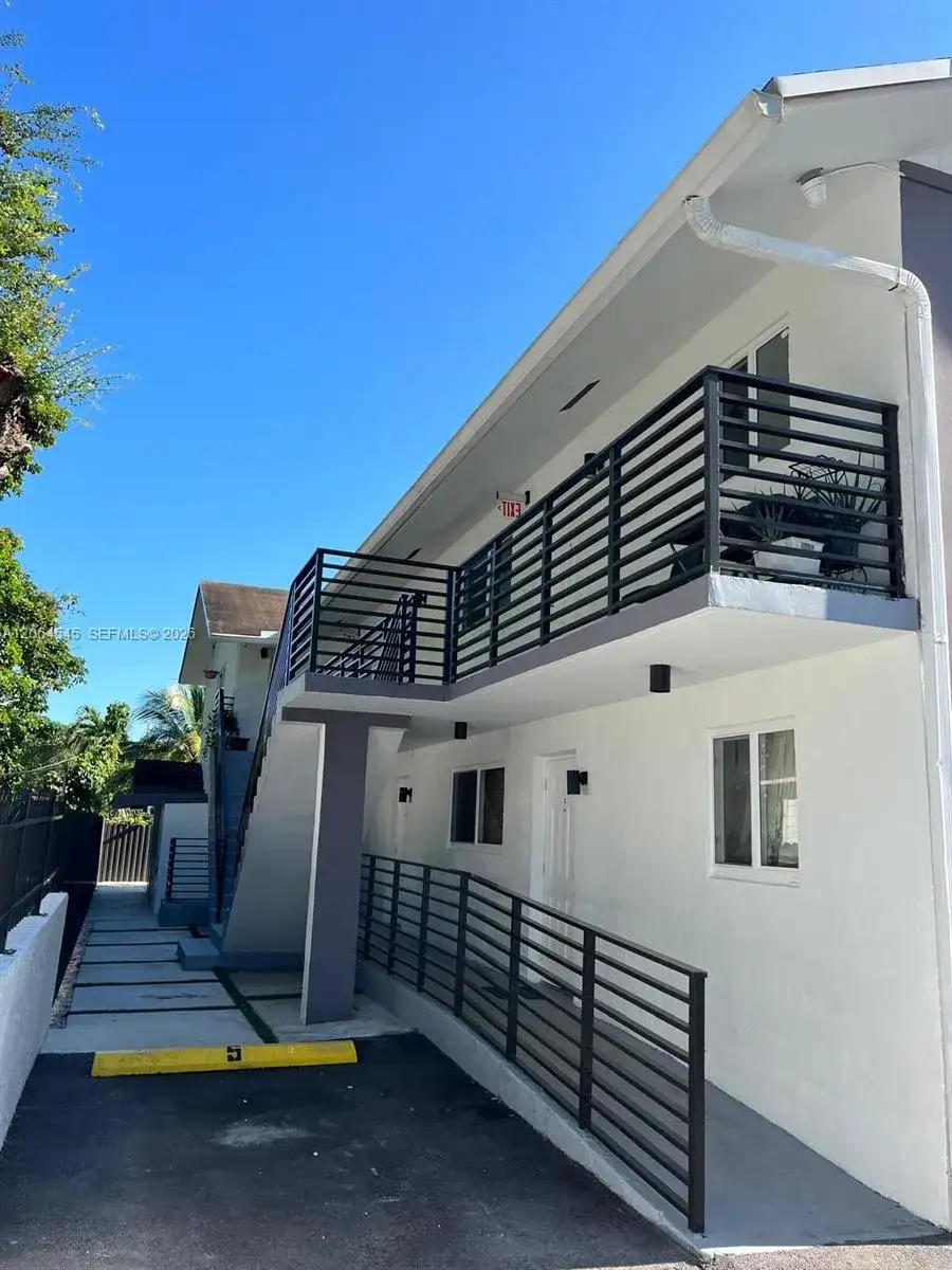 2611 NW 32nd St, Miami FL 33142 photo 2