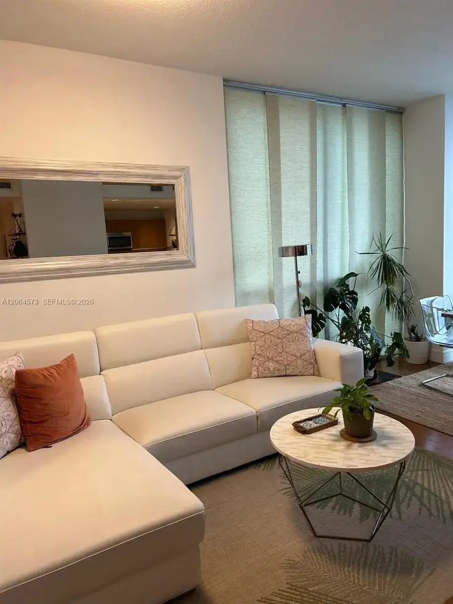 1060 Brickell Ave # 2717, Miami FL 33131 photo 2