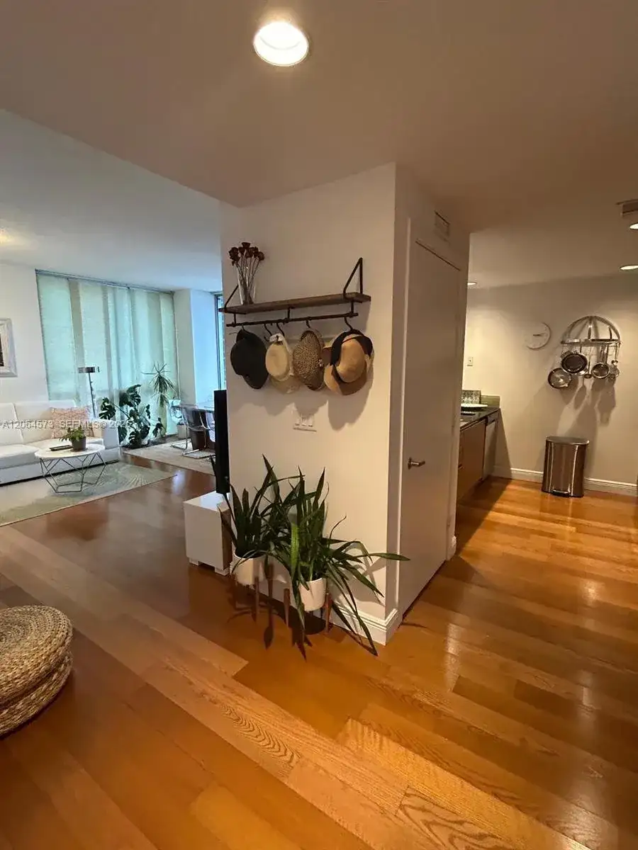 1060 Brickell Ave # 2717, Miami FL 33131 photo 4