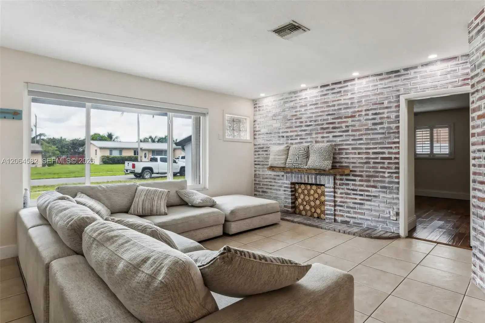 6931 SW 2nd St, Pembroke Pines FL 33023 photo 3