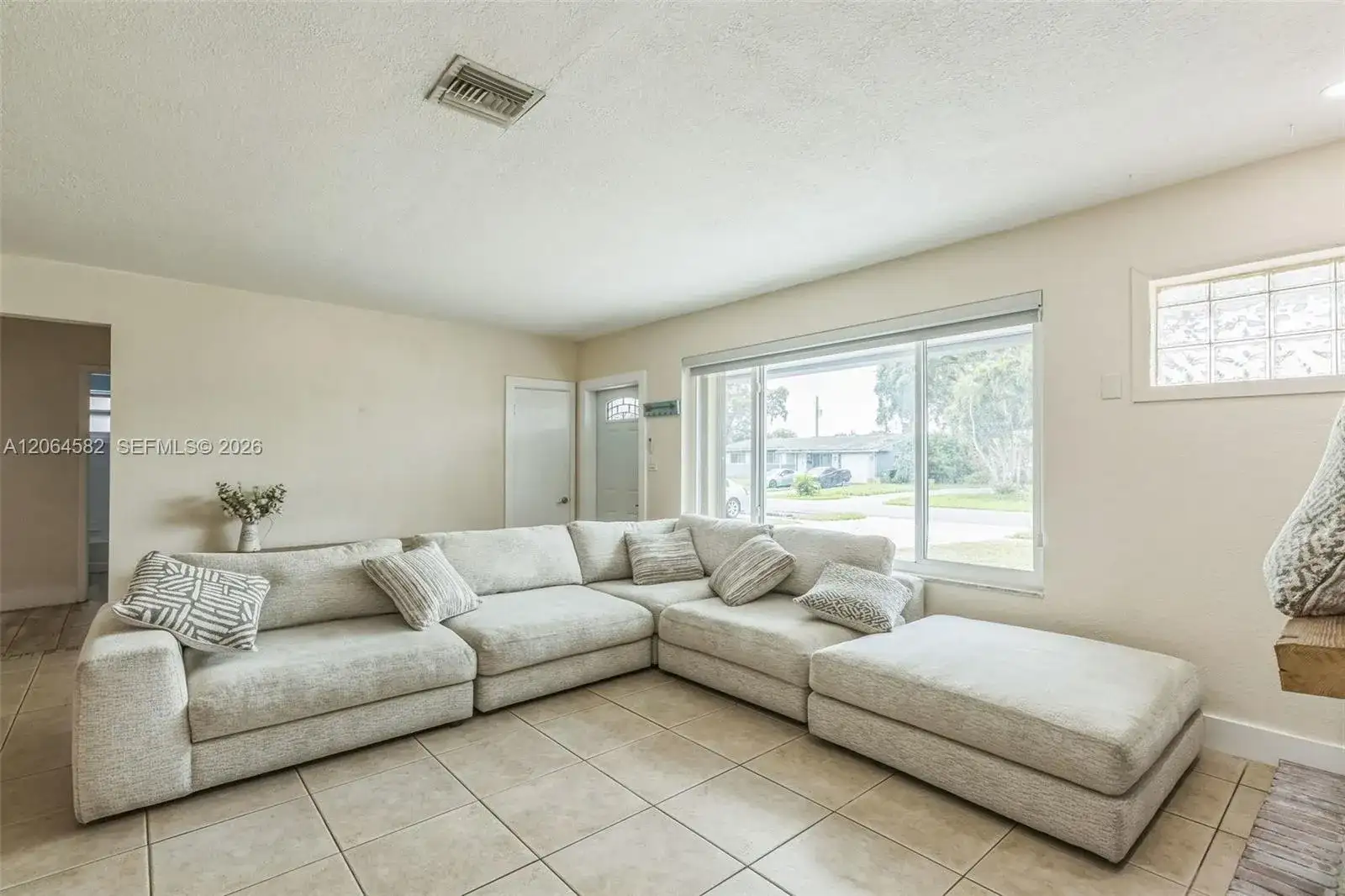6931 SW 2nd St, Pembroke Pines FL 33023 photo 4