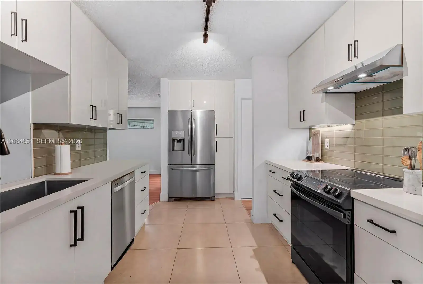 8830 NW 17th St, Plantation FL 33322 photo 4
