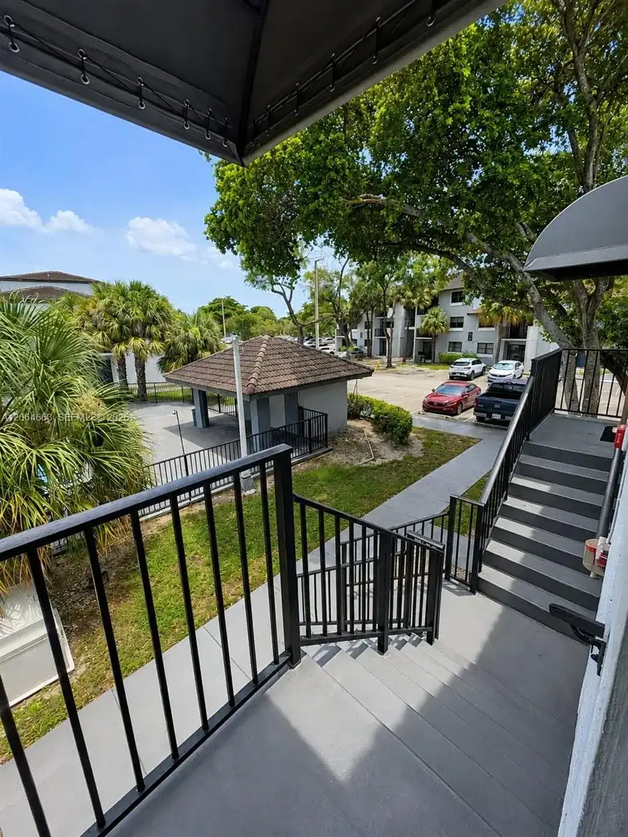 7235 NW 179th St # 212, Hialeah FL 33015