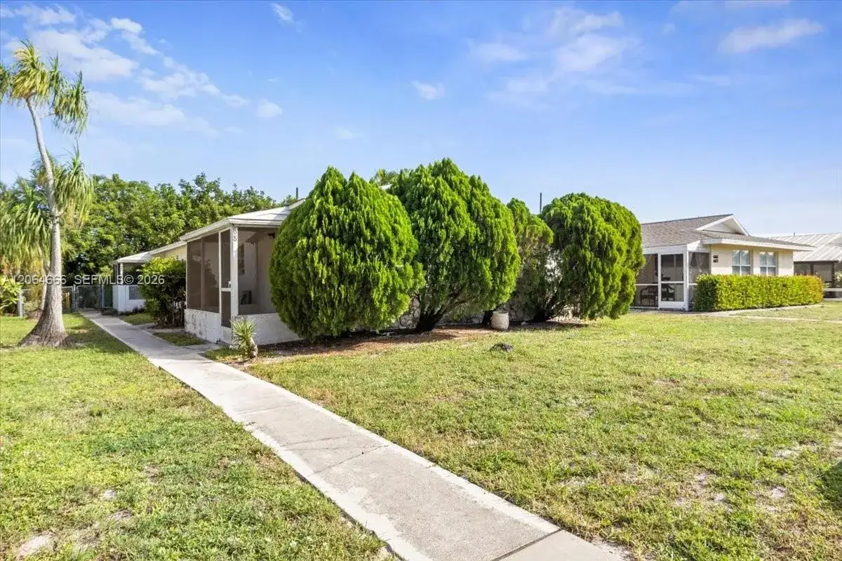 681/683 95th Ave N, Naples FL 34108 photo 2