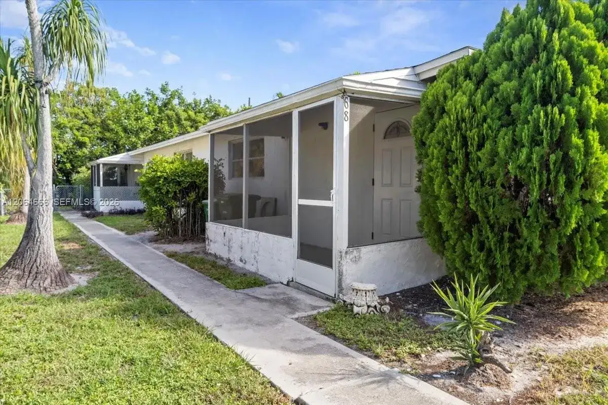 681/683 95th Ave N, Naples FL 34108 photo 3
