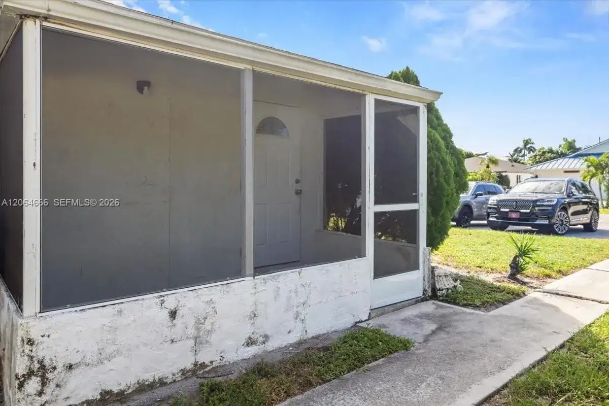 681/683 95th Ave N, Naples FL 34108 photo 4