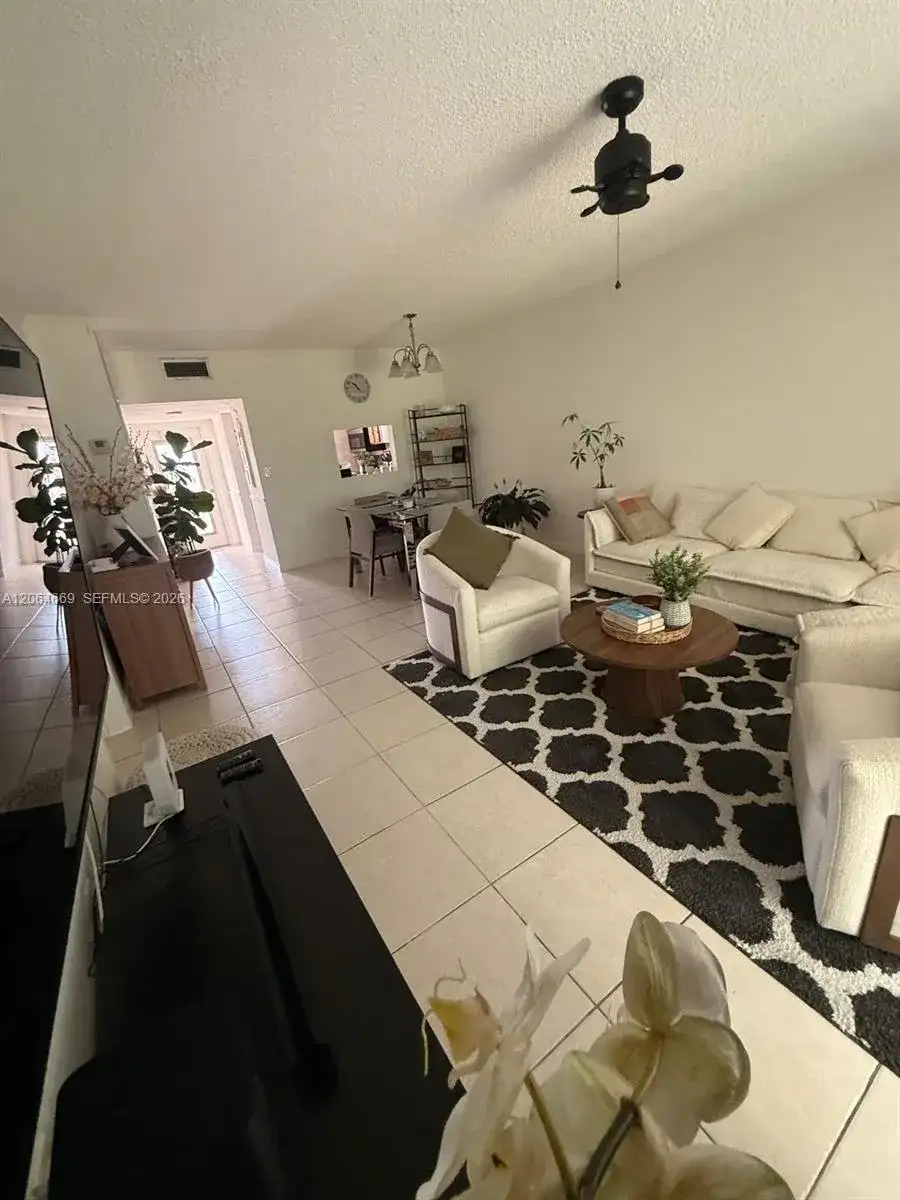 1055 Country Club Dr # 402, Margate FL 33063 photo 2