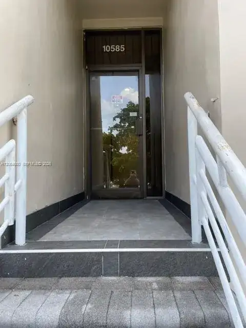 10585 SW 109th ct, Miami FL 33176 photo 2