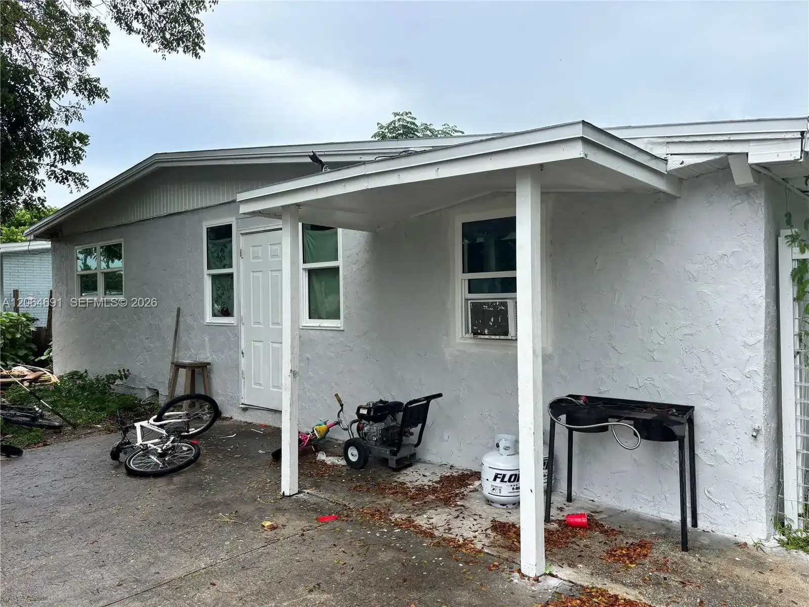 5442 Fourth Ave, Fort Myers FL 33907