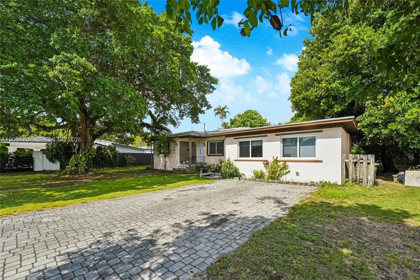 350 To To Lo Chee Dr, Hialeah FL 33010 photo 4