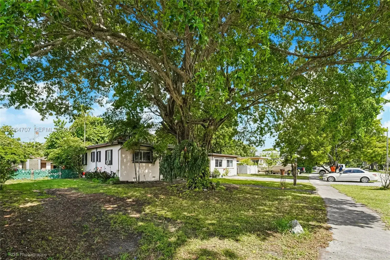 350 To To Lo Chee Dr, Hialeah FL 33010 photo 5