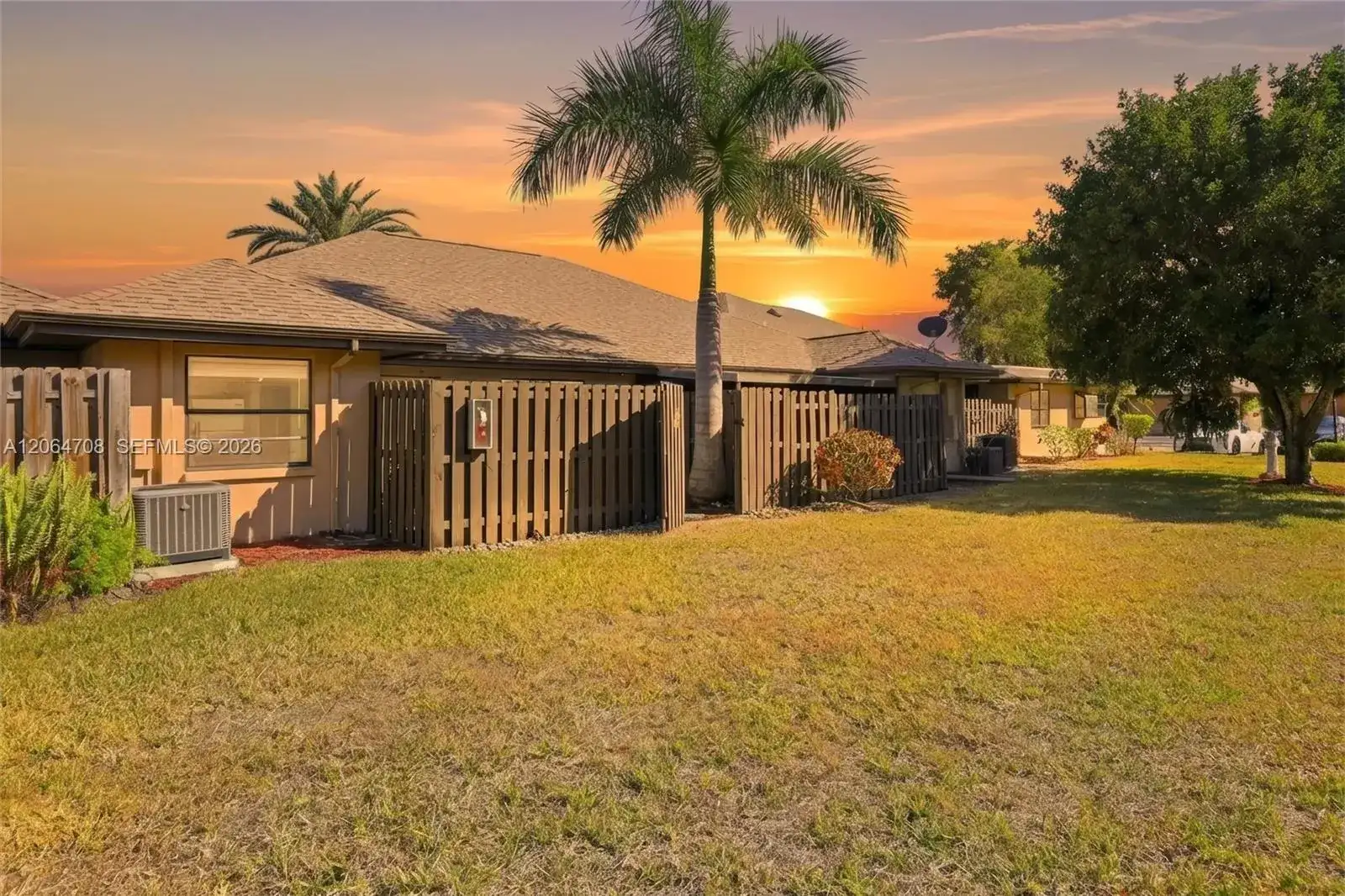 13144 Inglenook Ct, Fort Myers FL 33919 photo 2