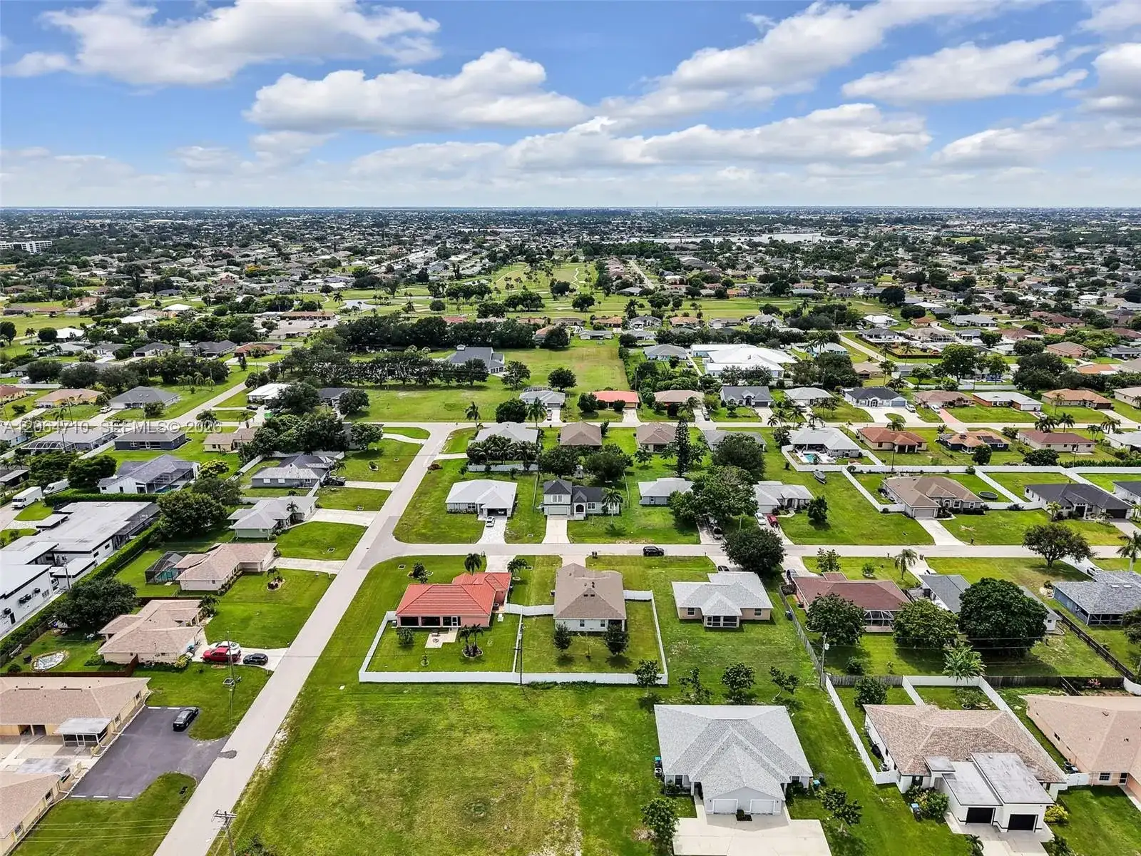928 SE 5 Ct, Cape Coral FL 33990 photo 5