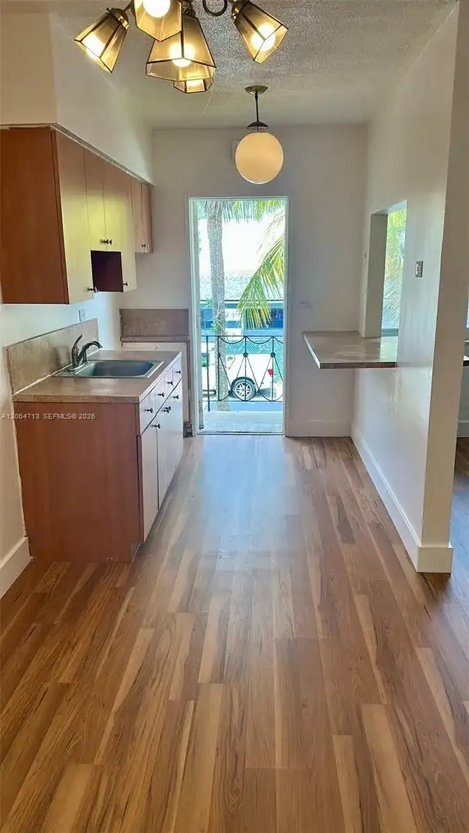 70 NW 77th St # 25, Miami FL 33150