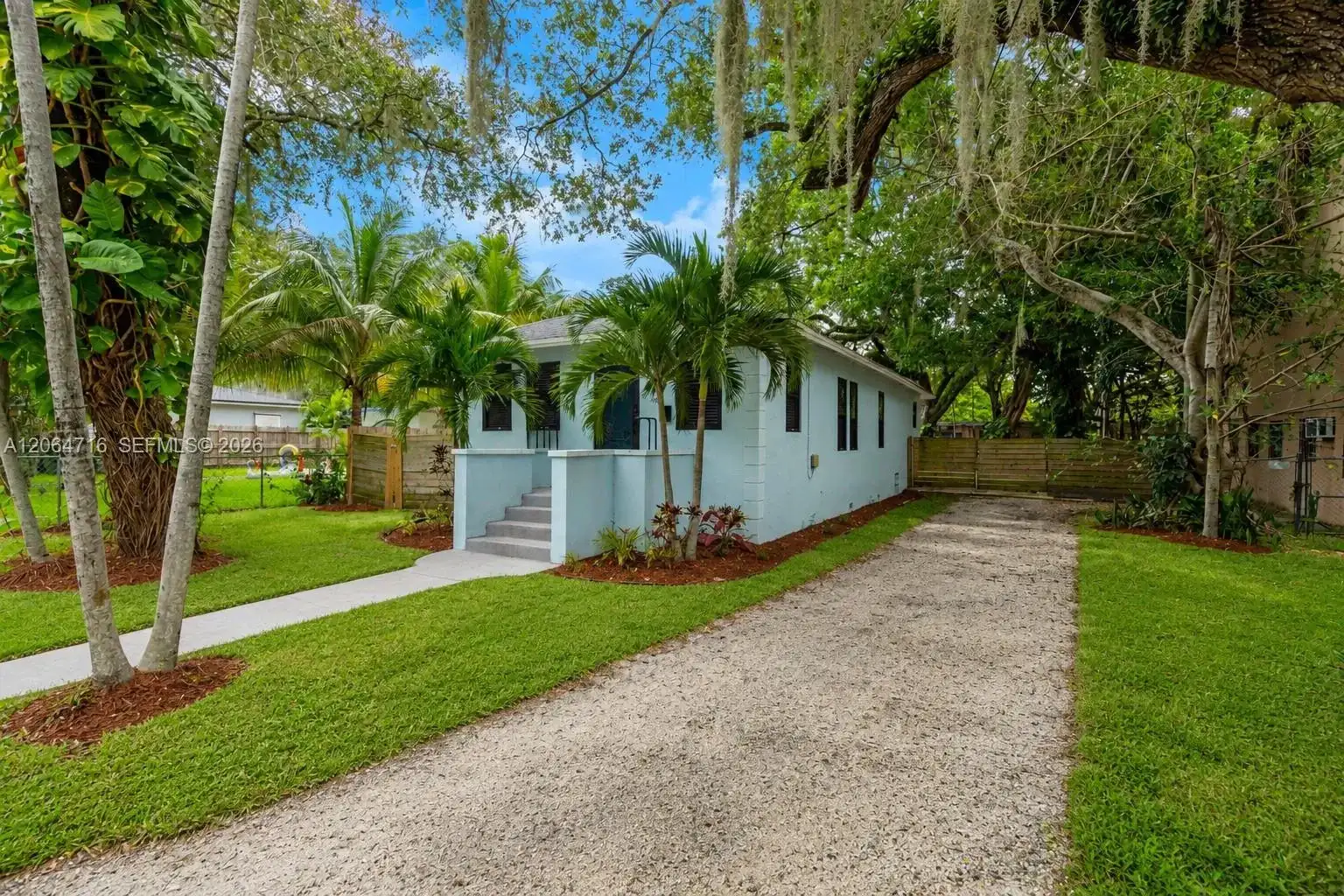 930 NE 132nd St, North Miami FL 33161