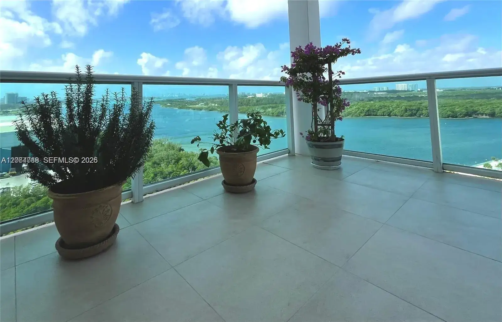 100 Bayview Dr # 1827, Sunny Isles Beach FL 33160