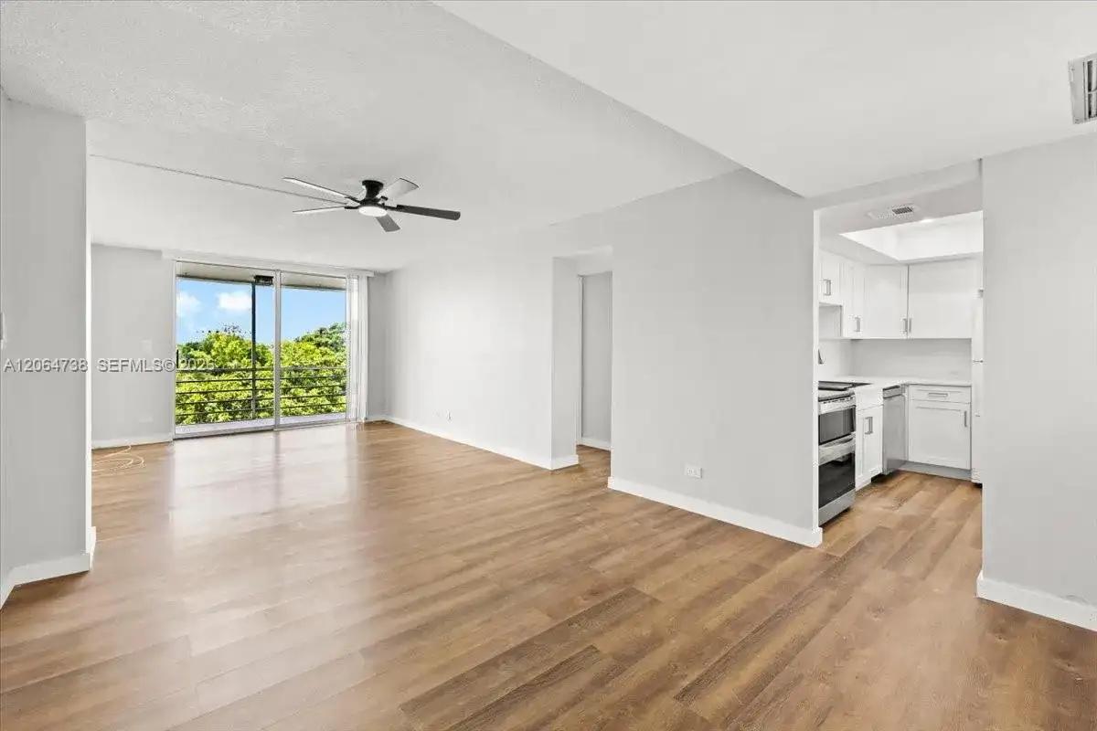 447 NE 195 th St # 414, Miami FL 33179 photo 2