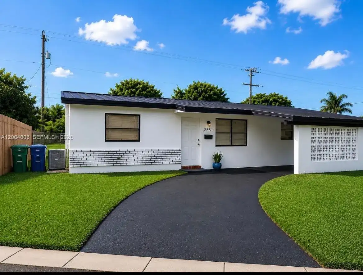 2581 NW 47th Ave, Lauderhill FL 33313 photo 2