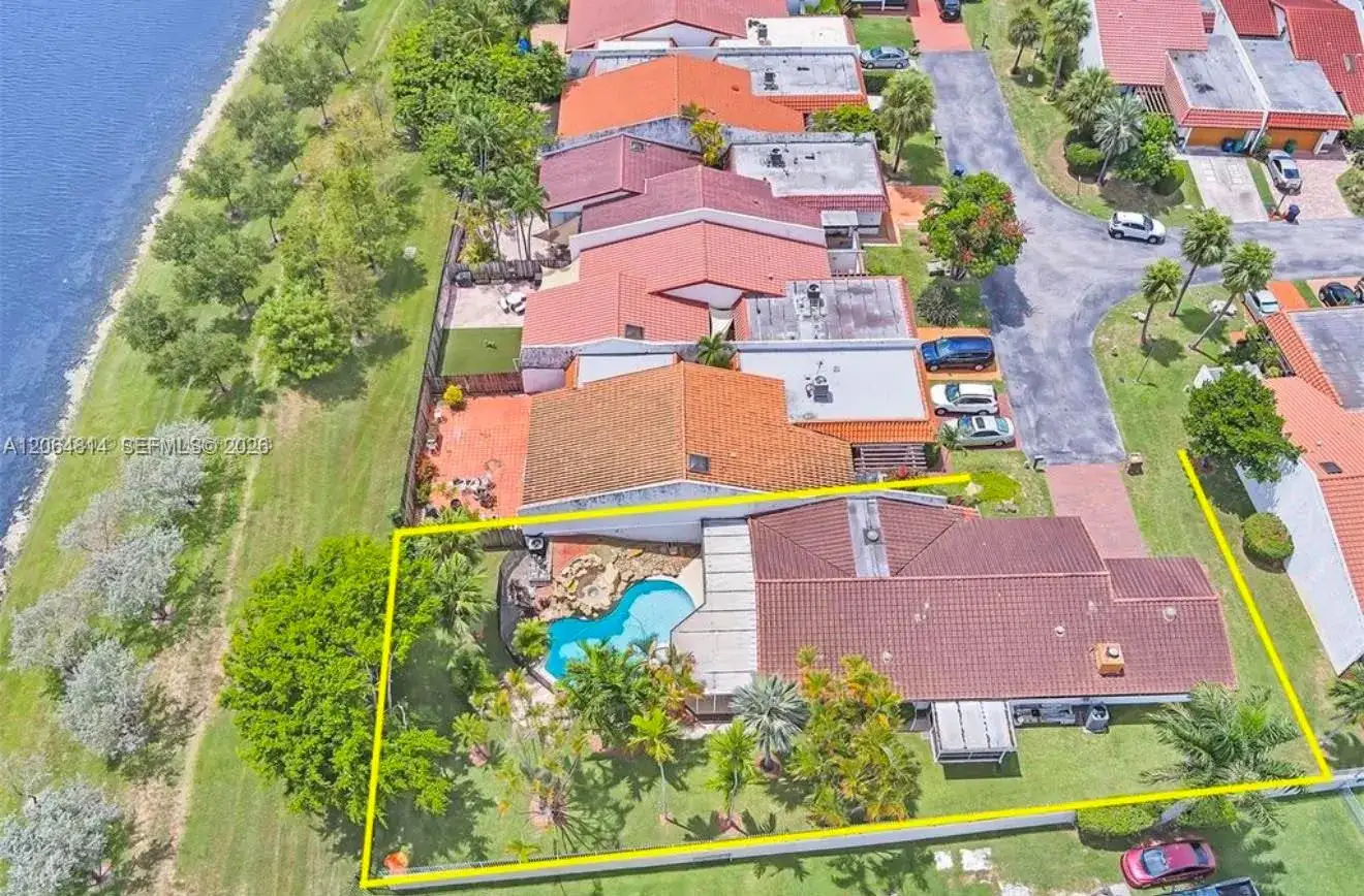 616 NE 195th St, Miami FL 33179 photo 3