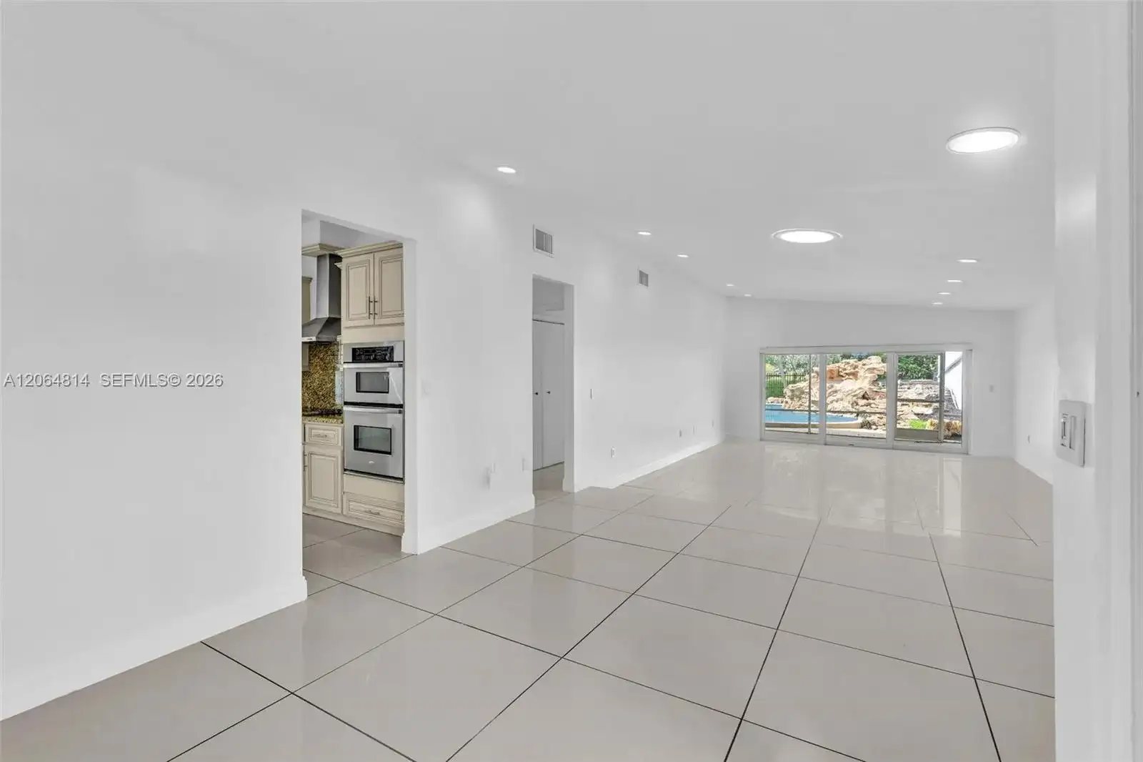 616 NE 195th St, Miami FL 33179 photo 4