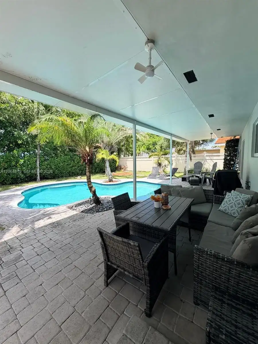 1301 NE 42nd St, Oakland Park FL 33334 photo 5