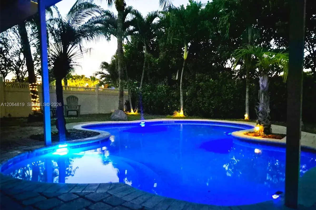 1301 NE 42nd St, Oakland Park FL 33334