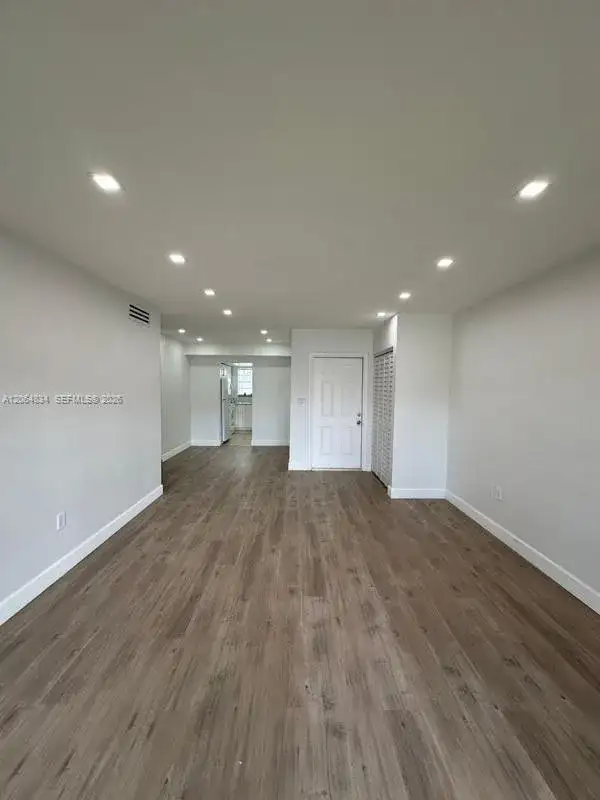 7610 SW 82nd St # J208, Miami FL 33143 photo 3