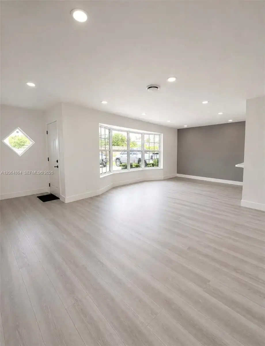 3540 NW 38th Ter, Lauderdale Lakes FL 33309 photo 2