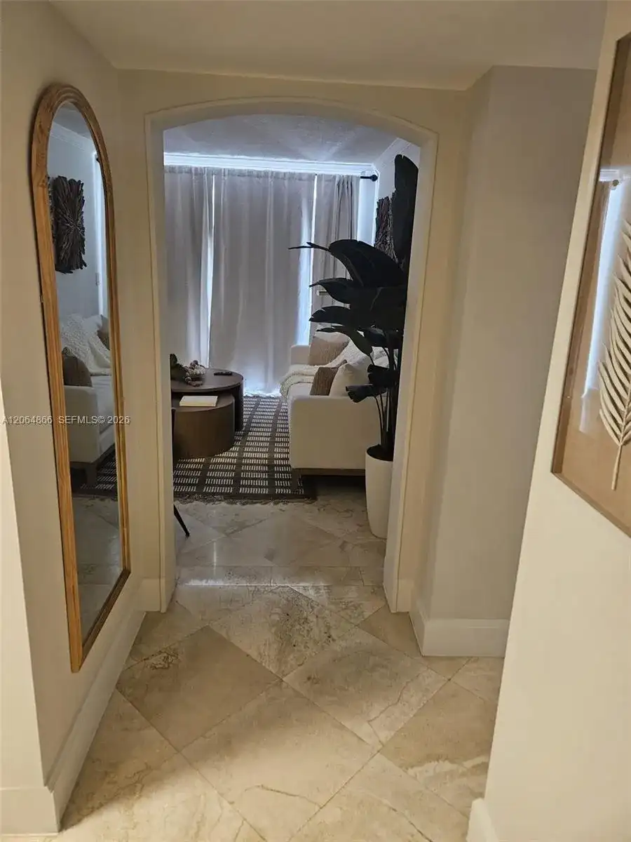 2951 S Bayshore Dr # 212, Miami FL 33133