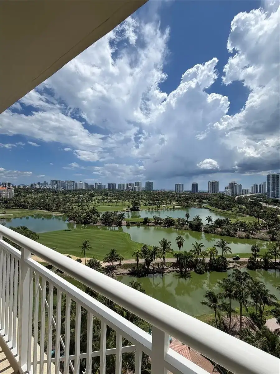 19501 W Country Club Dr # 1215, Aventura FL 33180