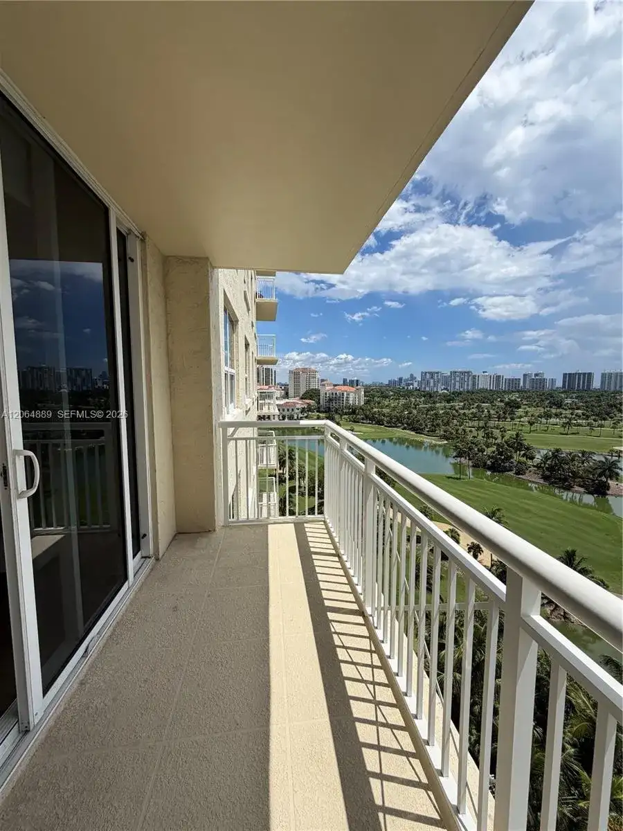 19501 W Country Club Dr # 1215, Aventura FL 33180 photo 5