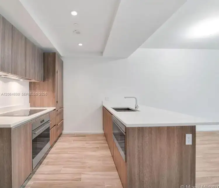 801 S Miami Ave # 1807, Miami FL 33130 photo 3