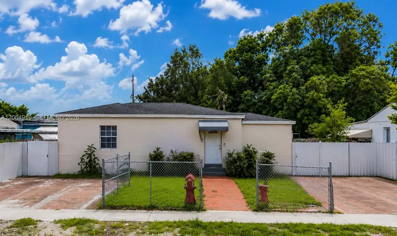 580 SE 2nd St, Hialeah FL 33010